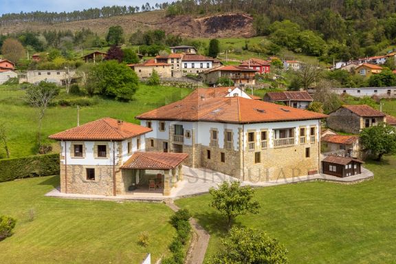 CASONA TRADICIONAL REFORMADA, EN EL CONCEJO DE LLANES