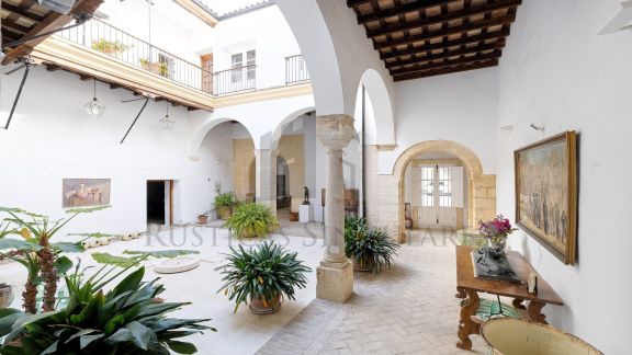 EXTRAORDINARIA CASA SEÑORIAL EN EL CENTRO HISTÓRICO DE JEREZ