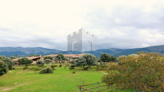 FINCA DE RECREO CON INSTALACIONES PARA HIPICA